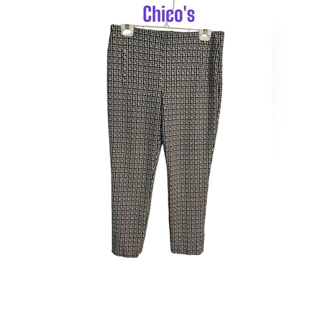 Chico's Black and white Cropped Pants Elastic Waist. Size 1